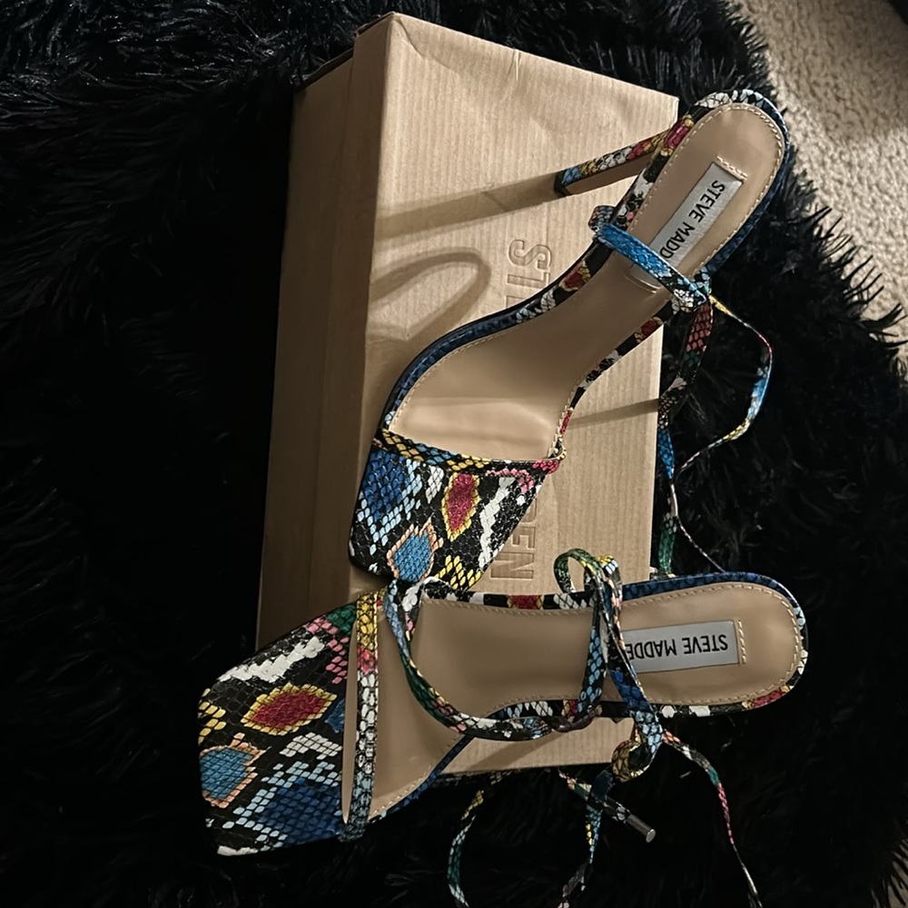 Steve Madden snake skin shoes - Picture 2 of 5